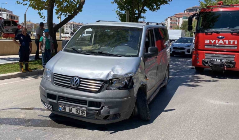 elazigda-trafik-kazasi-2-yarali-1iF7MGIg.jpg
