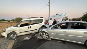 elazigda-trafik-kazasi-6-kisi-yaralandi-Kb6LEWNW.jpg