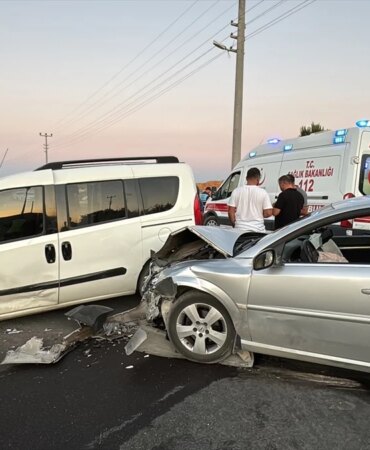 elazigda-trafik-kazasi-6-kisi-yaralandi-Kb6LEWNW.jpg