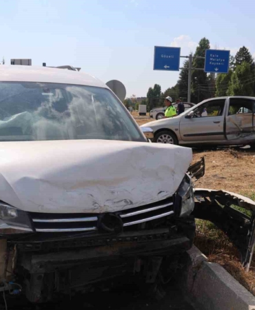 elazigda-trafik-kazasi-8-kisi-yaralandi-A8Njwz3v.jpg