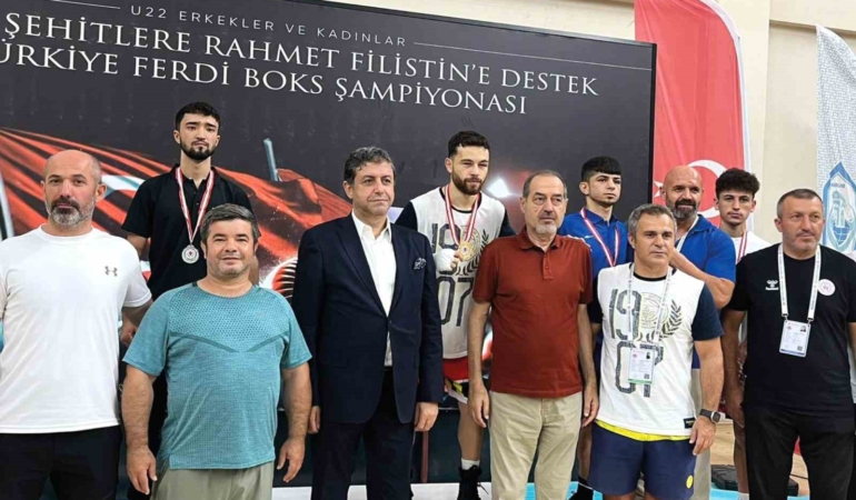 elazigli-boksorden-gumus-ve-bronz-madalya-HuGX6AK4.jpg