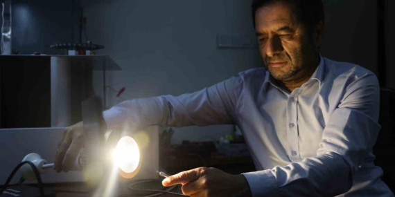 Elazığlı Profesör Güneşsiz Tarım Cihazı Geliştirdi Elazığlı Profesör Güneşsiz Tarım Cihazı Geliştirdi