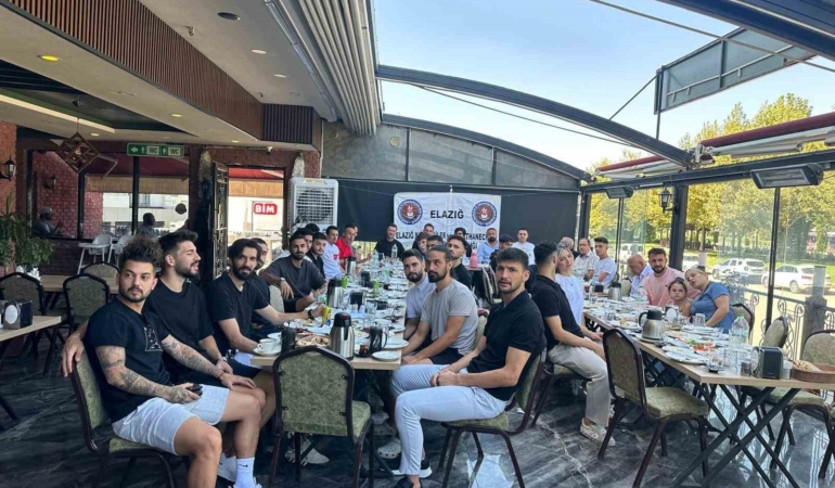 elazigspor-teknik-heyeti-ve-futbolculari-mac-oncesi-duzenlenen-kahvaltida-bir-araya-geldi-2y7kUFC5.jpg
