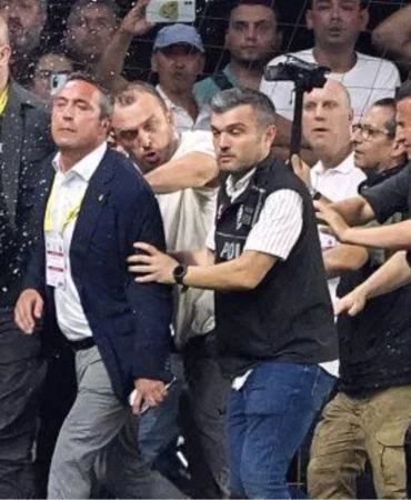 Göztepe - Fenerbahçe Maçı Sonrası PFDK Cezaları Açıklandı fenerbahce-goztepe-ali-koc-u-iterek-dusuren-17731845_amp