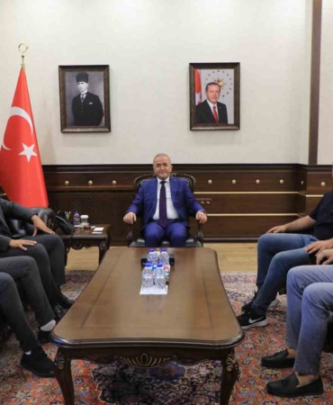 fhgc-vali-hatipoglu-ile-bir-araya-geldi-wJKIHTTS.jpg