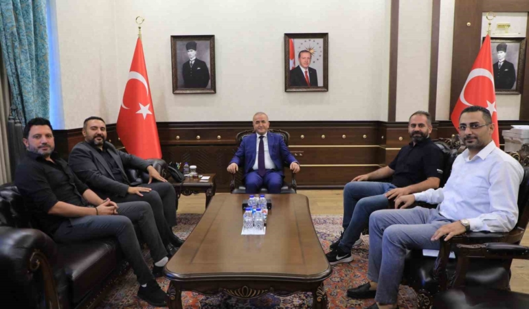fhgc-vali-hatipoglu-ile-bir-araya-geldi-wJKIHTTS.jpg