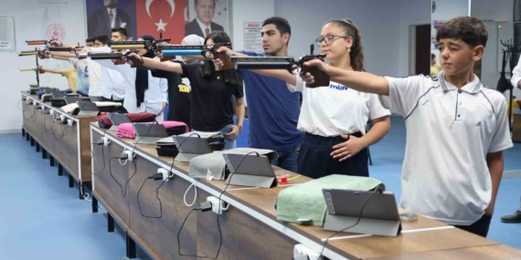 İkonik Atışıyla Dünyanın Dikkatini Çekti, Gençlere de İlham Verdi İkonik Atışıyla Dünyanın Dikkatini Çekti, Gençlere de İlham Verdi