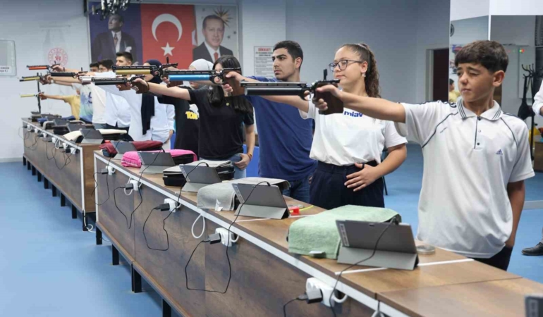 ikonik-atisiyla-dunya-gundemine-oturmustu-cocuklara-da-ilham-oldu-GjF1EdQv.jpg
