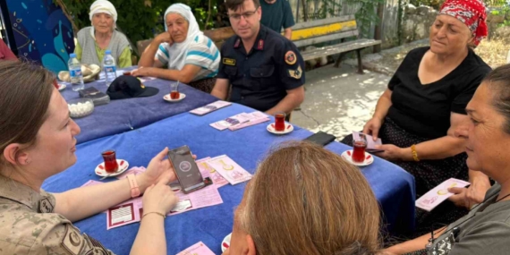 Elazığ’da Jandarma Ekipleri Vatandaşları KADES Uygulaması Hakkında Bilgilendiriyor Elazığ’da Jandarma Ekipleri Vatandaşları KADES Uygulaması Hakkında Bilgilendiriyor