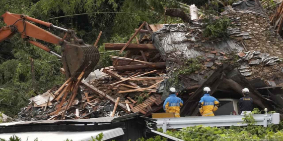 Japonya'yı Vuran Shanshan Tayfunu: En Az Altı Ölü, Şiddetli Yağışlar Devam Ediyor Japonya’yı Vuran Shanshan Tayfunu: En Az Altı Ölü, Şiddetli Yağışlar Devam Ediyor