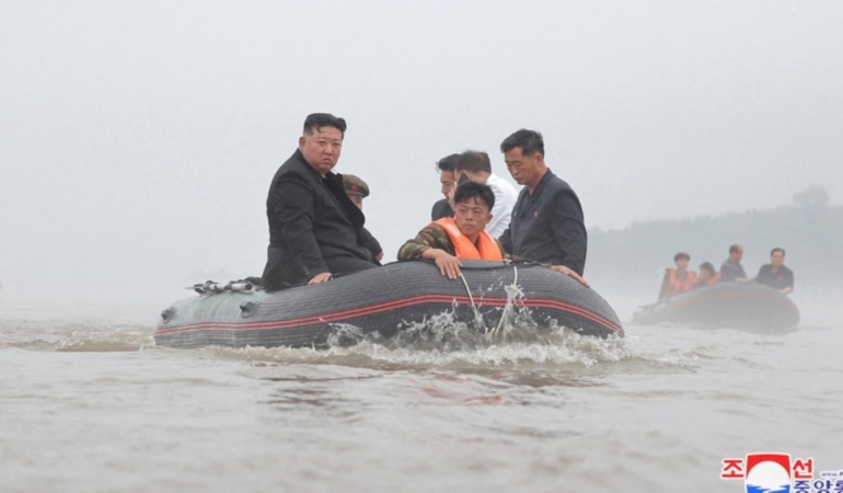 kuzey-kore-sular-altinda-kim-jong-un-bolgeyi-ziyaret-etti-AhKI6wG7.jpg