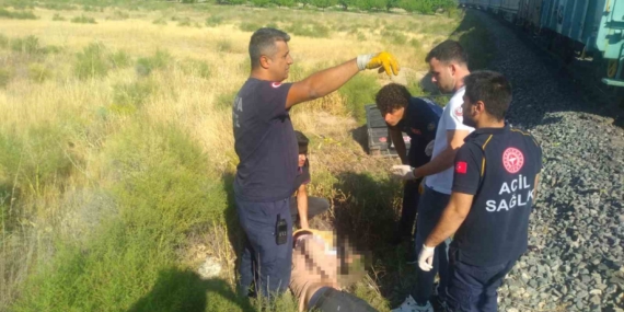 Malatya'da Feci Kaza: Tren Kazasında Anne ve 2 Çocuğu Hayatını Kaybetti Malatya’da Feci Kaza: Tren Kazasında Anne ve 2 Çocuğu Hayatını Kaybetti