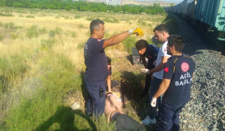 malatyada-feci-kaza-tren-kazasinda-anne-ve-2-cocugu-hayatini-kaybetti-ysMcmfbi.jpg