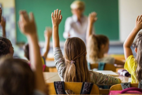 Okul'da sınıfta öğrenciler