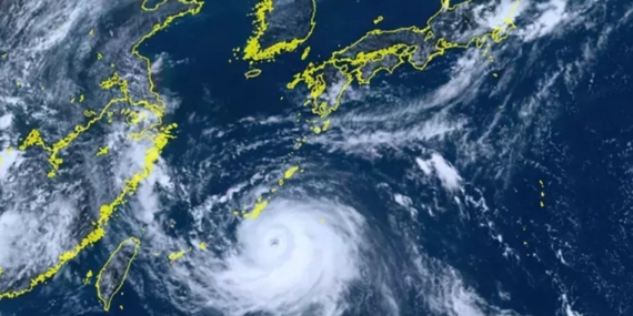 Shanshan Tayfunu Japonya'yı Vurdu: Yüzlerce Uçuş İptal Edildi Shanshan Tayfunu Japonya’yı Vurdu: Yüzlerce Uçuş İptal Edildi