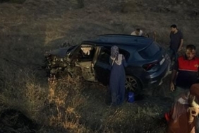 son-dakika-elazigda-iki-otomobil-kafa-kafaya-carpisti-8-yarali-HtkTWNaG.jpg