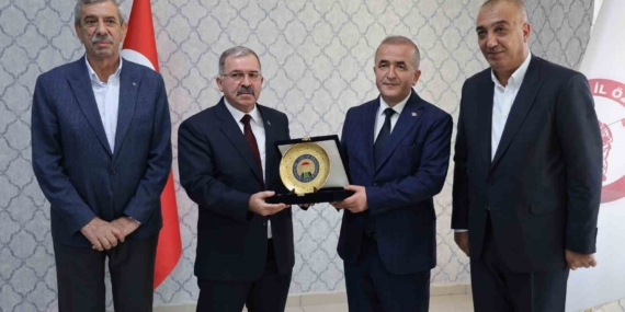 Elazığ Valisi Numan Hatipoğlu, Emekli Personellerle Bir Araya Geldi Elazığ Valisi Numan Hatipoğlu, Emekli Personellerle Bir Araya Geldi