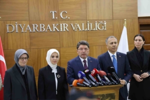 adalet-icisleri-ve-aile-bakani-diyarbakira-gitti-HfynqNhN.jpg