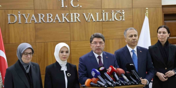Adalet, İçişleri ve Aile Bakanı Diyarbakır'a Gitti Adalet, İçişleri ve Aile Bakanı Diyarbakır’a Gitti