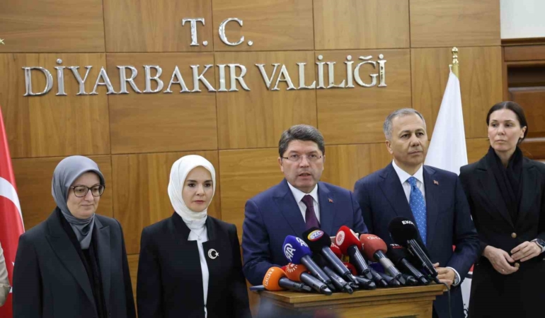 adalet-icisleri-ve-aile-bakani-diyarbakira-gitti-HfynqNhN.jpg