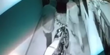 binadan-motosiklet-hirsizligi-kameraya-yansidi-B2MFtpkm.jpg