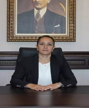 Burdur Valisi kimdir? Yeni Burdur Valisi Tülay Baydar Bilgihan kimdir, aslen nereli, yaşı kaç? burdur-valisi-kimdir-yeni-burdur-valisi-tulay-baydar-bilgihan-kimdir-aslen-nereli-yasi-kac-zLgDfzhg.jpg
