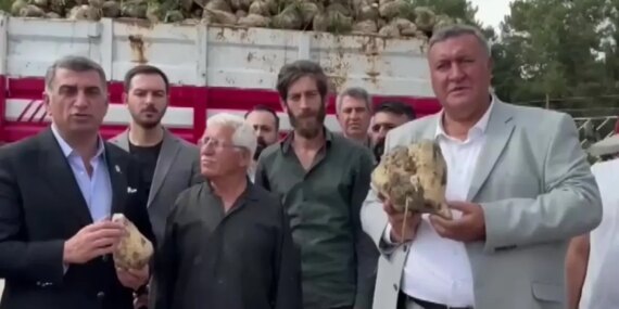 CHP'li Vekiller Elazığ'da Şeker Pancarı Üreticileriyle Buluştu: "Çiftçiye Destek Verilmeli" CHP’li Vekiller Elazığ’da Şeker Pancarı Üreticileriyle Buluştu: “Çiftçiye Destek Verilmeli”