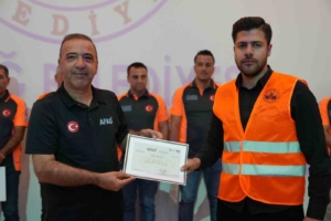 egitimlerini-tamamlayan-elbak-ekibine-sertifikalari-verildi-Y6aECVHP.jpg