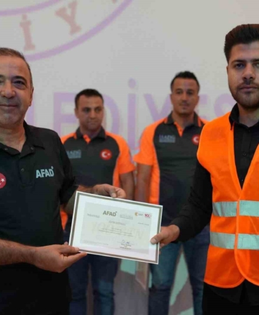 egitimlerini-tamamlayan-elbak-ekibine-sertifikalari-verildi-Y6aECVHP.jpg