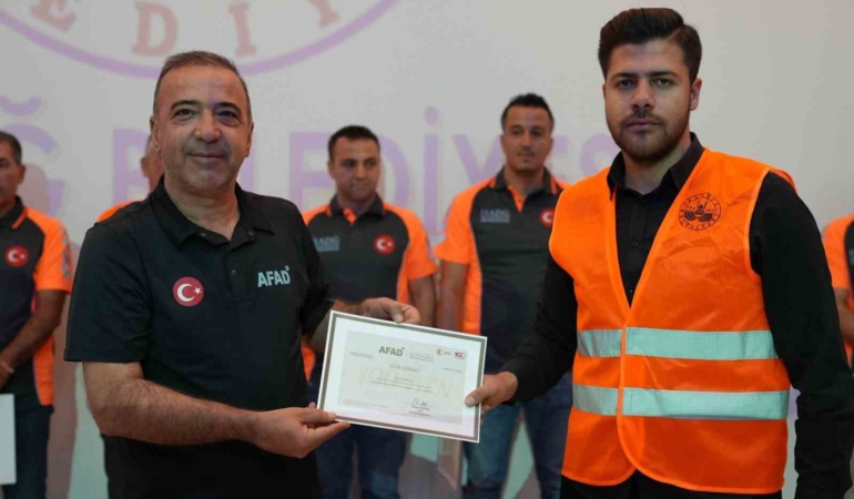 egitimlerini-tamamlayan-elbak-ekibine-sertifikalari-verildi-Y6aECVHP.jpg