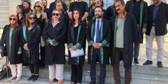 Elazığ Barosu ve Çocuk Hakları Komisyonu'ndan Narin Güran İçin Adliye Önünde Açıklama Elazığ Barosu ve Çocuk Hakları Komisyonu’ndan Narin Güran İçin Adliye Önünde Açıklama