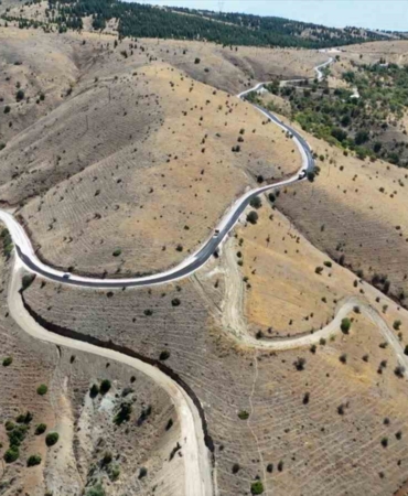elazig-belediyesi-8-mahallede-sathi-kaplama-yol-yapim-calismasi-gerceklestiriyor-cQsJcCdq.jpg