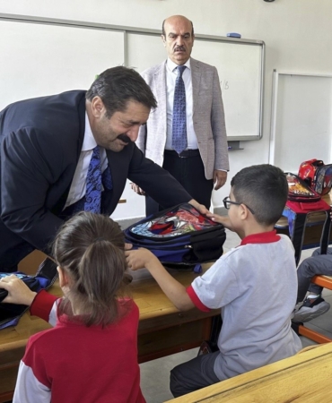 elazig-belediyesinden-ogrencilere-kirtasiye-ve-canta-destegi-dTORkXlJ.jpg