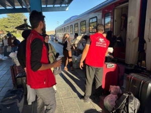 elazig-genclik-ve-spor-il-mudurlugu-yeni-gelen-ogrencileri-karsiladi-JAUH9fiL.jpg