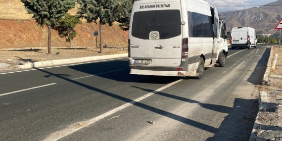Elazığ-Malatya Yolunda Kaza: 2 Kişi Yaralandı Elazığ-Malatya Yolunda Kaza: 2 Kişi Yaralandı