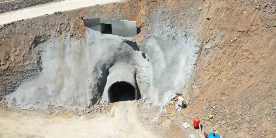 Elazığ'da Tarhana Regülatörü ve İletim Tüneli Yapımına Başlandı Elazığ’da Tarhana Regülatörü ve İletim Tüneli Yapımına Başlandı