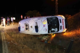elazigda-ambulans-sarampole-devrildi-3-yarali-gA54OFeF.jpg