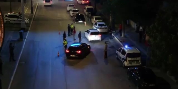 Elazığ’da Asayiş Uygulamasında Aranan 10 Kişi Yakalandı, 2 Araca 27 Bin Lira Ceza Kesildi Elazığ’da Asayiş Uygulamasında Aranan 10 Kişi Yakalandı, 2 Araca 27 Bin Lira Ceza Kesildi