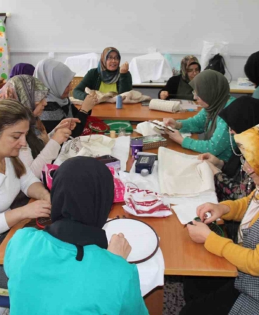 elazigda-bir-yilda-36-bin-kisiye-kurs-verildi-49mtIgBN.jpg