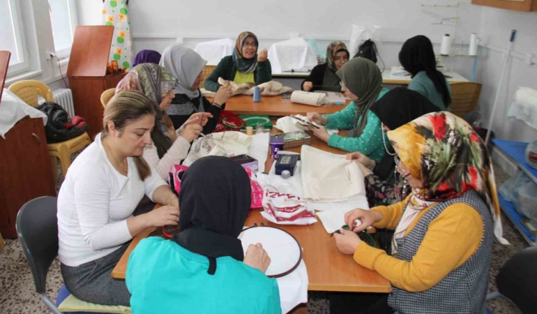 elazigda-bir-yilda-36-bin-kisiye-kurs-verildi-49mtIgBN.jpg