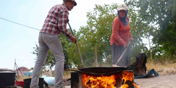 Elazığ’da Coğrafi İşaretli Ağın Leblebisi Üretimi Devam Ediyor