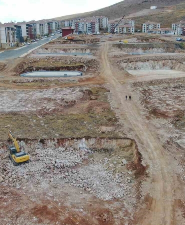 elazigda-deprem-sonrasi-konut-insaatlari-guneykent-mahallesinde-hizla-ilerliyor-gKuxVquJ.jpg