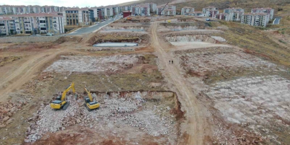 Elazığ'da Deprem Sonrası Konut İnşaatları Güneykent Mahallesi'nde Hızla İlerliyor Elazığ’da Deprem Sonrası Konut İnşaatları Güneykent Mahallesi’nde Hızla İlerliyor
