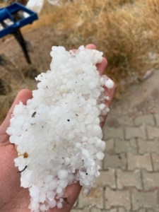 elazigda-dolu-yagisi-etkili-oldu-d5U7kPOC.jpg