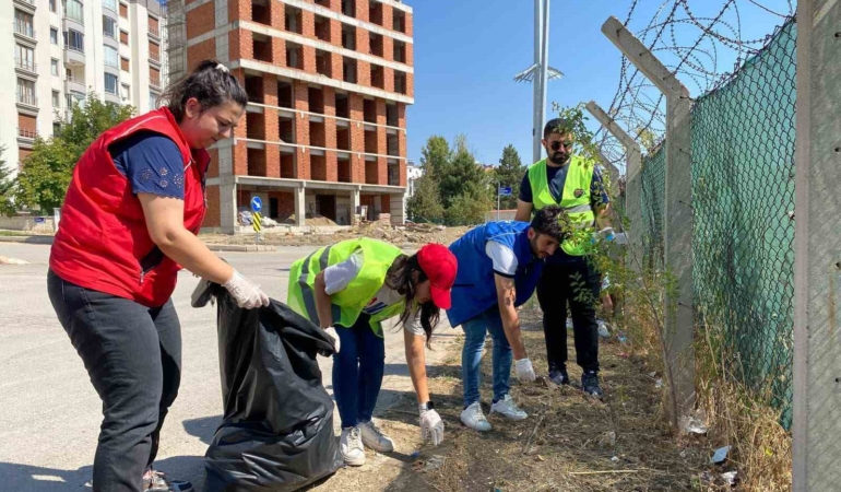 elazigda-genclerden-cevre-temizligi-wh8cVVnH.jpg
