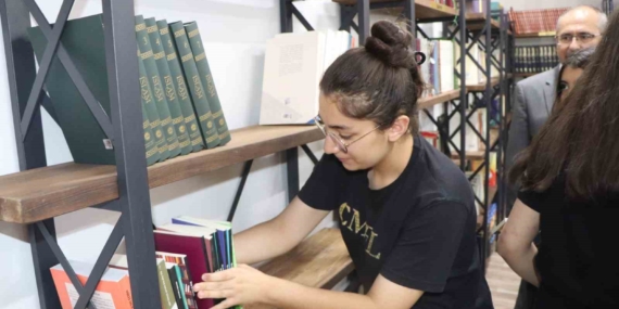Elazığ’da 'Hediyem Kitap Olsun' Kampanyası Kapsamında Kitaplar Öğrencilere Ulaştırıldı Elazığ’da ‘Hediyem Kitap Olsun’ Kampanyası Kapsamında Kitaplar Öğrencilere Ulaştırıldı