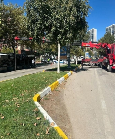 elazigda-kaza-yapan-tir-devrildi-2-kisi-yaralandi-V4WiMvi9.jpg