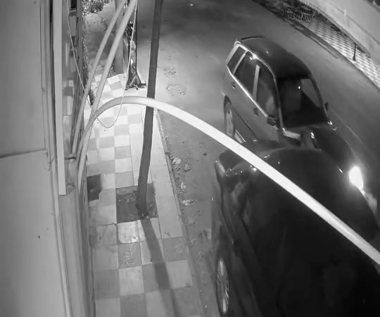 elazigda-kontrolden-cikan-otomobil-park-halindeki-araca-carpti-637KTIuE.jpg