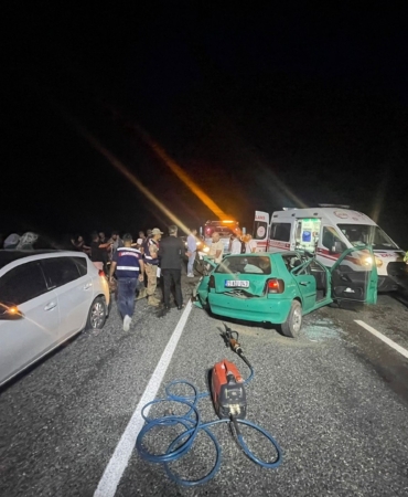 elazigda-otomobil-demir-korkuluklara-carpti-1-olu5-yarali-BrCmljbZ.jpg