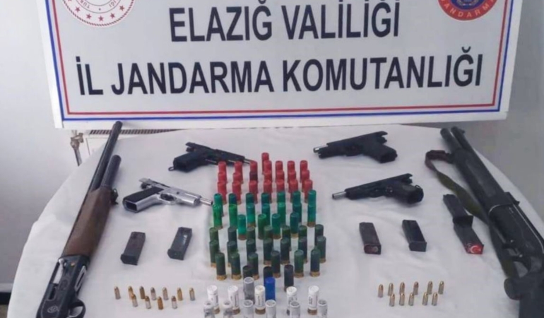 elazigda-ruhsatsiz-silah-operasyonu-2-gozalti-7ZOchOmA.jpg